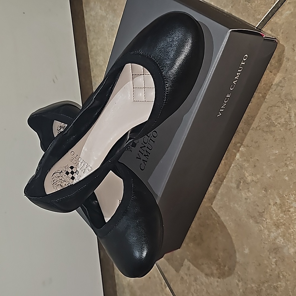 Vince Camuto flats